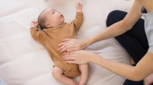 علاج تورم الخصية بعد عملية الفتق الإربي