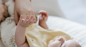 السرة البارزة عند حديثي الولادة